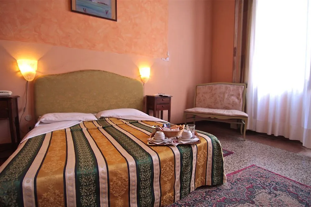 ונציה Palazzo Lion Morosini - Check In Presso Locanda Ai Santi Apostoli