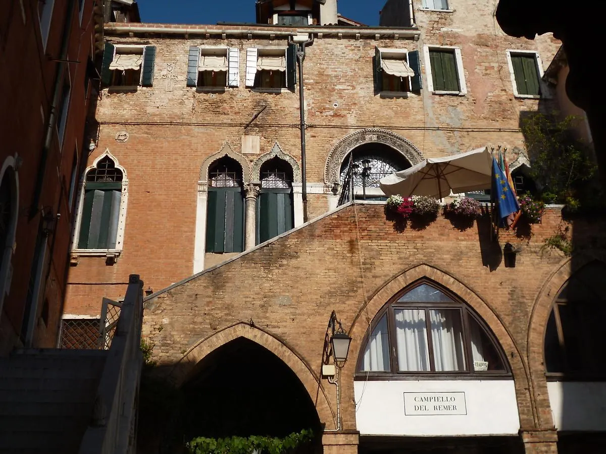 ונציה Palazzo Lion Morosini - Check In Presso Locanda Ai Santi Apostoli בית הארחה