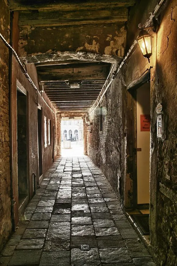 *** בית הארחה ונציה Palazzo Lion Morosini - Check In Presso Locanda Ai Santi Apostoli איטליה
