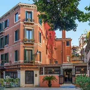 La Fenice Et Des Artistes *** ונציה
