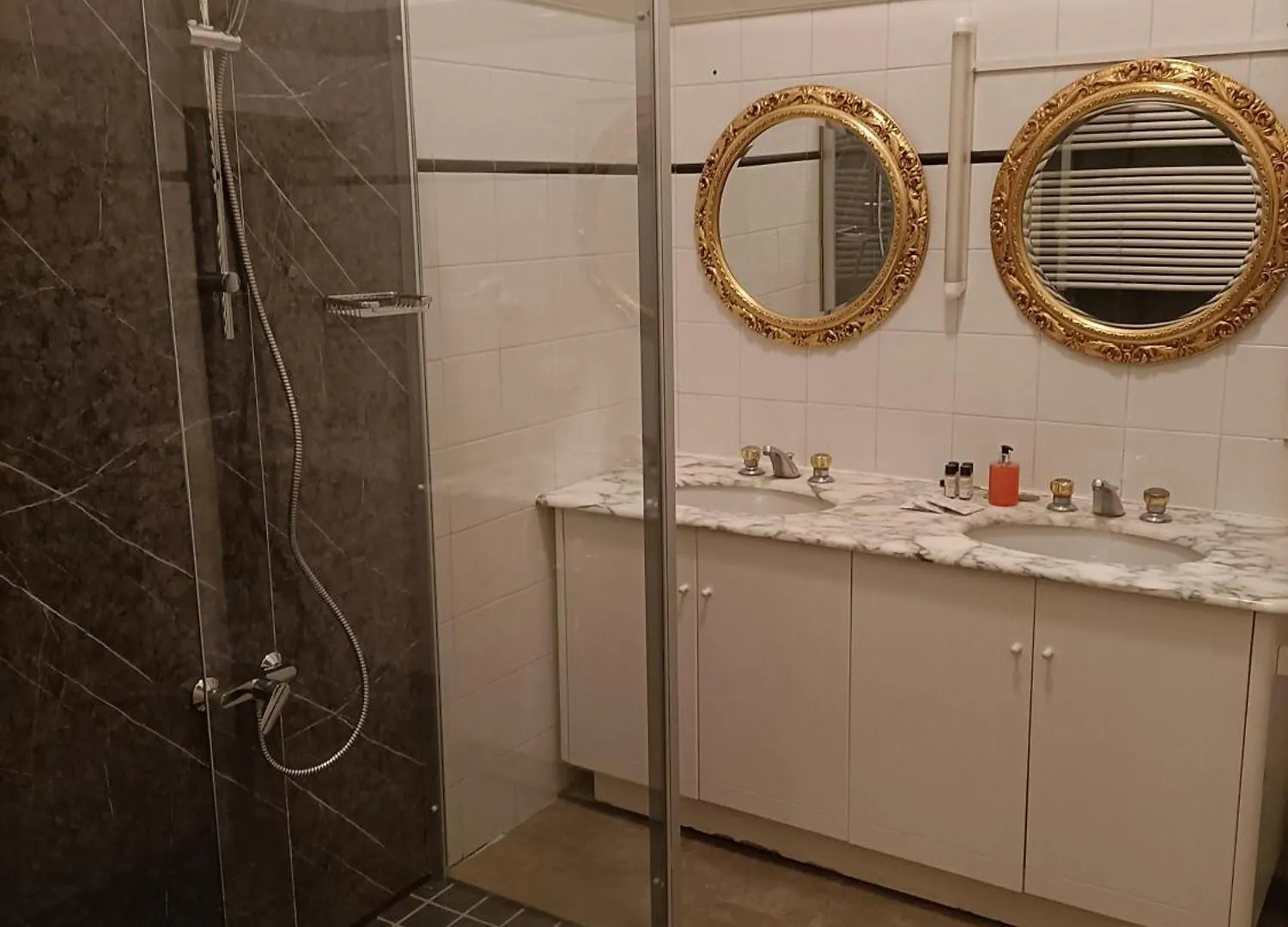 Palazzo Lion Morosini - Check In Presso Locanda Ai Santi Apostoli Venice Italy