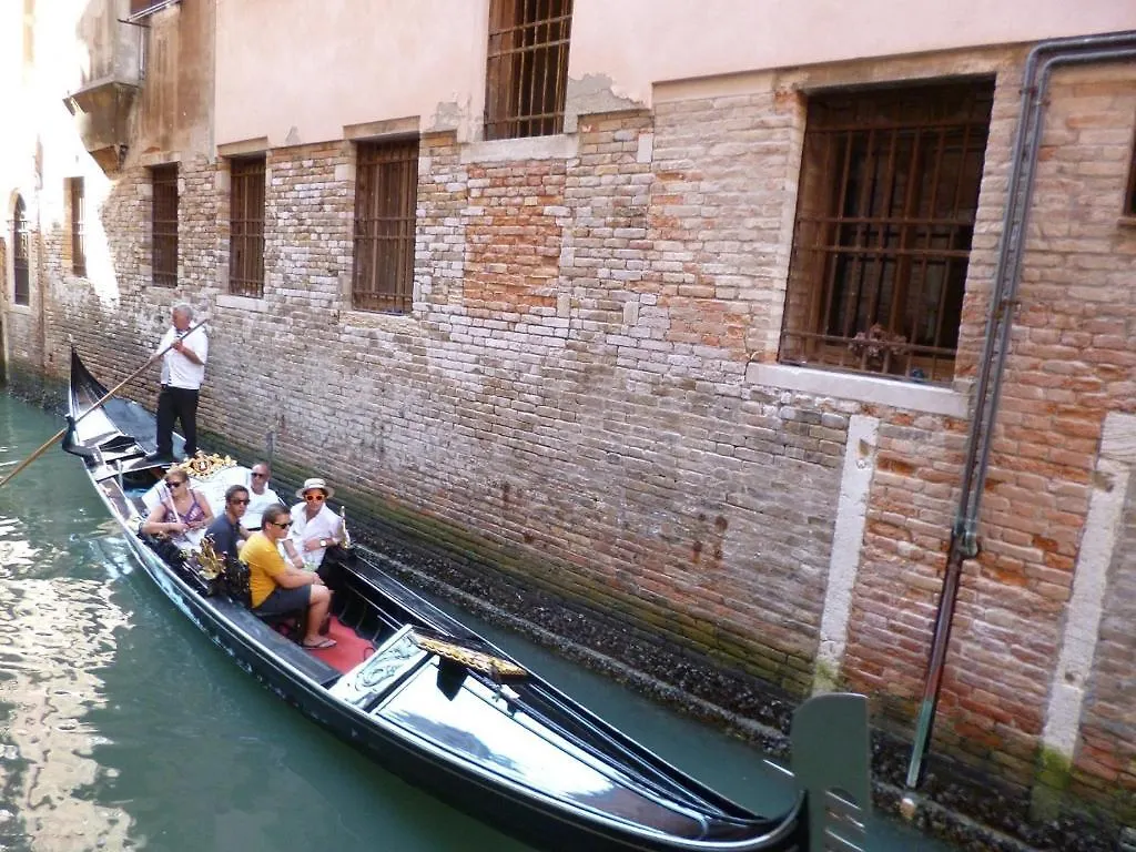 Palazzo Lion Morosini - Check In Presso Locanda Ai Santi Apostoli Venice Guest house