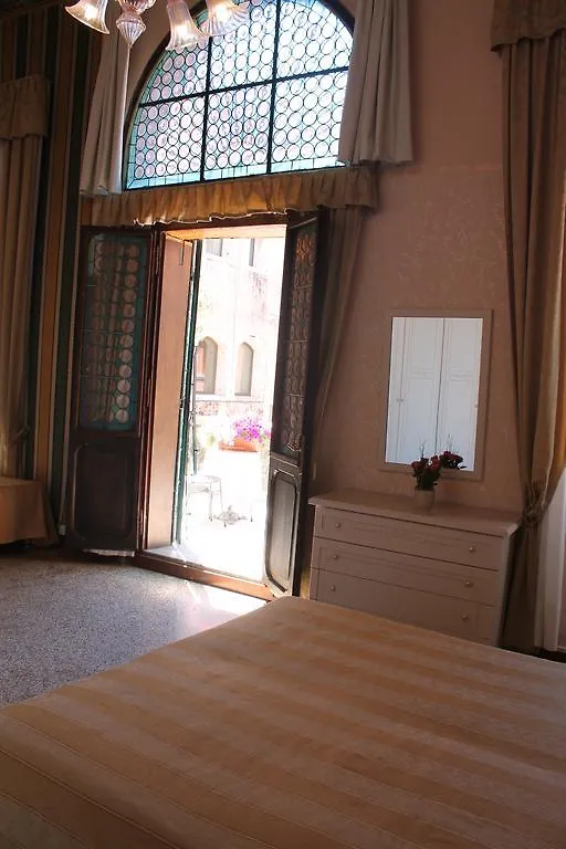 Palazzo Lion Morosini - Check In Presso Locanda Ai Santi Apostoli Venice Guest house