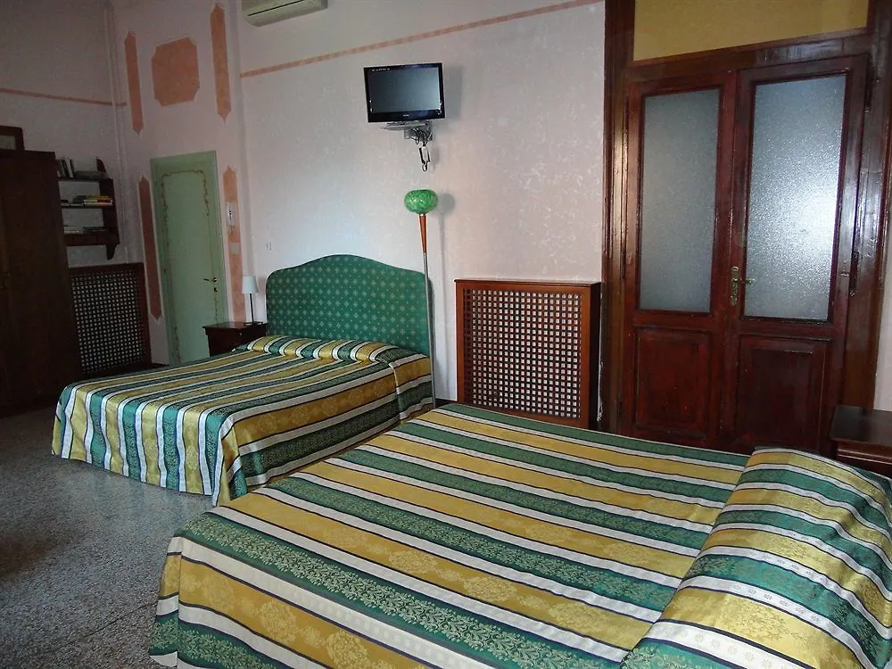Gæstehus Palazzo Lion Morosini - Check In Presso Locanda Ai Santi Apostoli Venedig