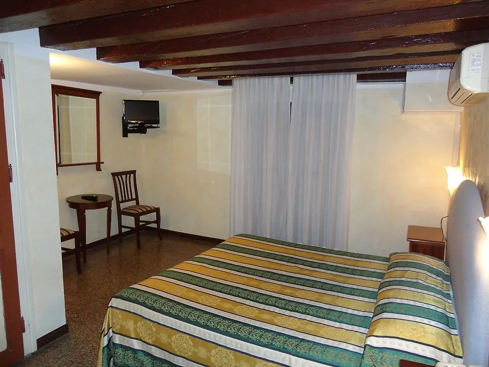 Palazzo Lion Morosini - Check In Presso Locanda Ai Santi Apostoli Venice 3*,