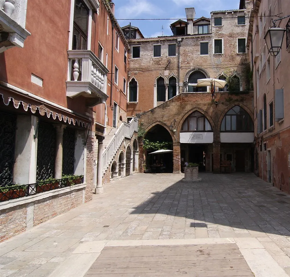 Palazzo Lion Morosini - Check In Presso Locanda Ai Santi Apostoli Venice 3*,  Italy