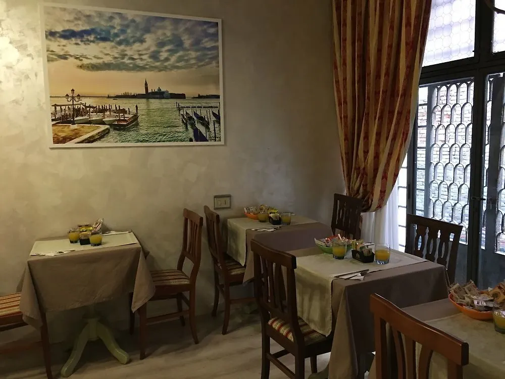 Palazzo Lion Morosini - Check In Presso Locanda Ai Santi Apostoli Venice