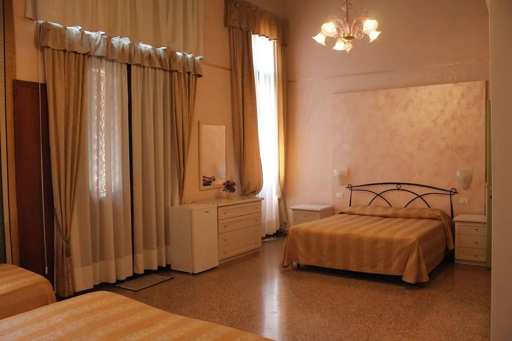 Palazzo Lion Morosini - Check In Presso Locanda Ai Santi Apostoli Venice Guest house