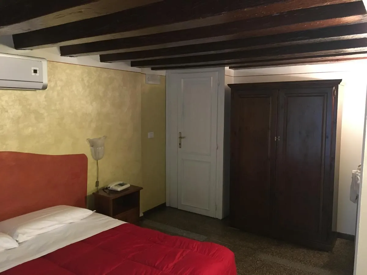 Palazzo Lion Morosini - Check In Presso Locanda Ai Santi Apostoli Venice Italy