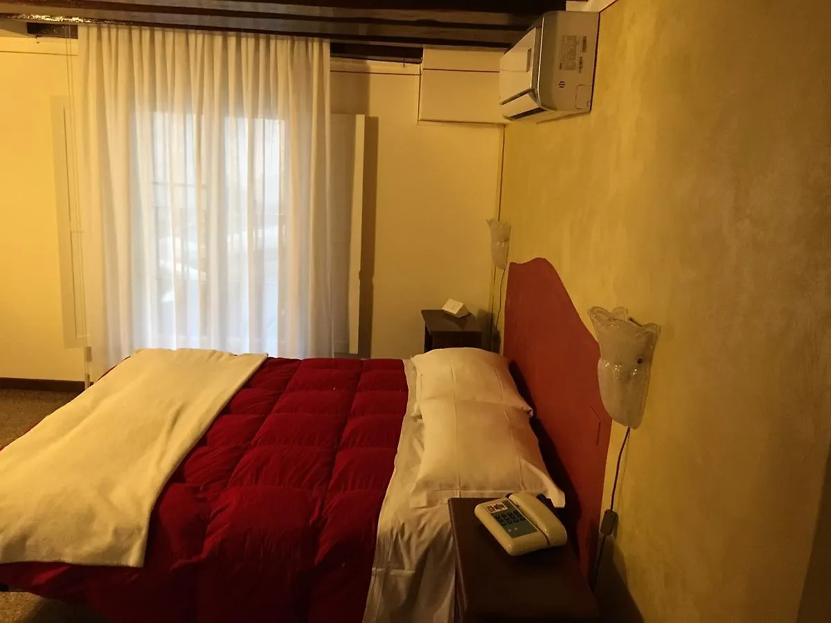 Palazzo Lion Morosini - Check In Presso Locanda Ai Santi Apostoli Venice 3*,  Italy