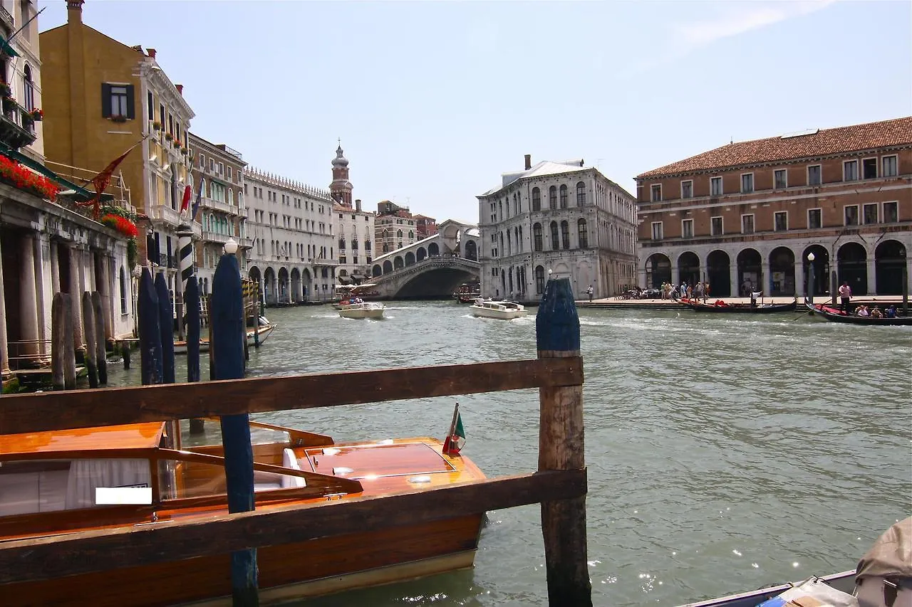*** Guest house Palazzo Lion Morosini - Check In Presso Locanda Ai Santi Apostoli Venice Italy