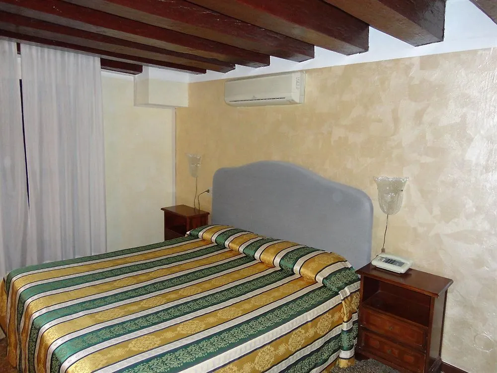 Palazzo Lion Morosini - Check In Presso Locanda Ai Santi Apostoli Venice Guest house