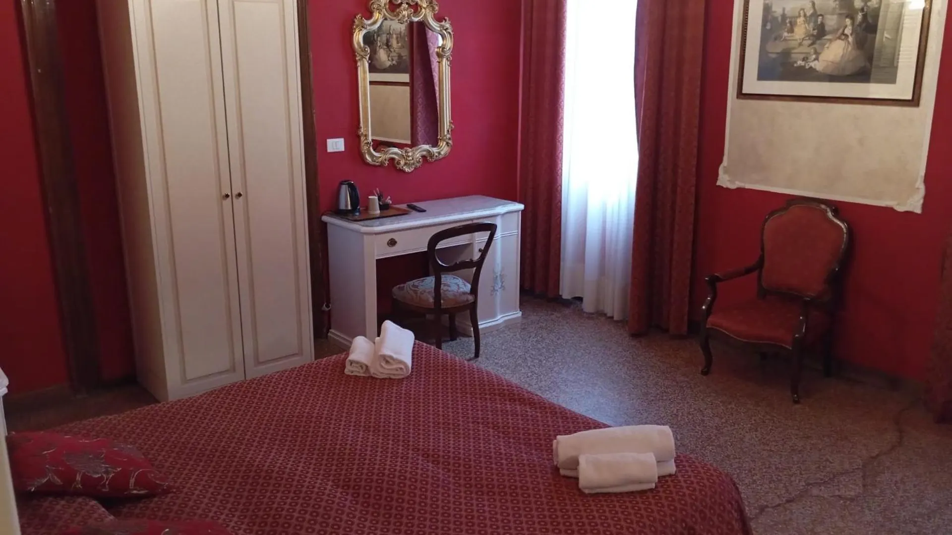 Maison d'hôtes Palazzo Lion Morosini - Check In Presso Locanda Ai Santi Apostoli Venise