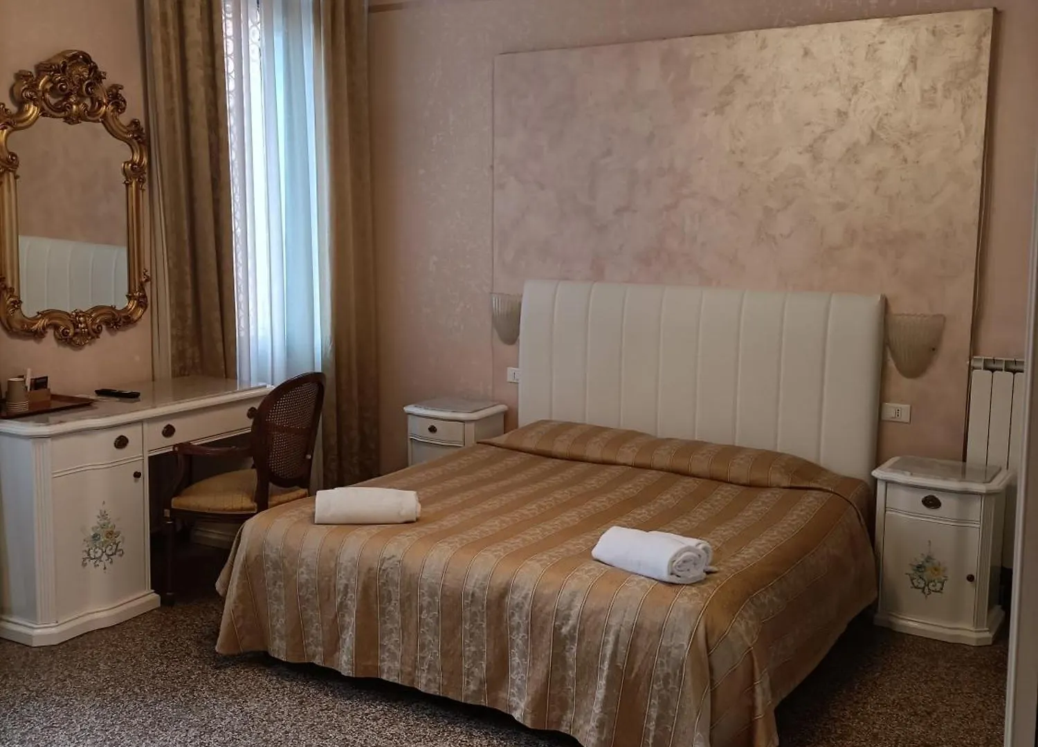 Palazzo Lion Morosini - Check In Presso Locanda Ai Santi Apostoli Venise Italie