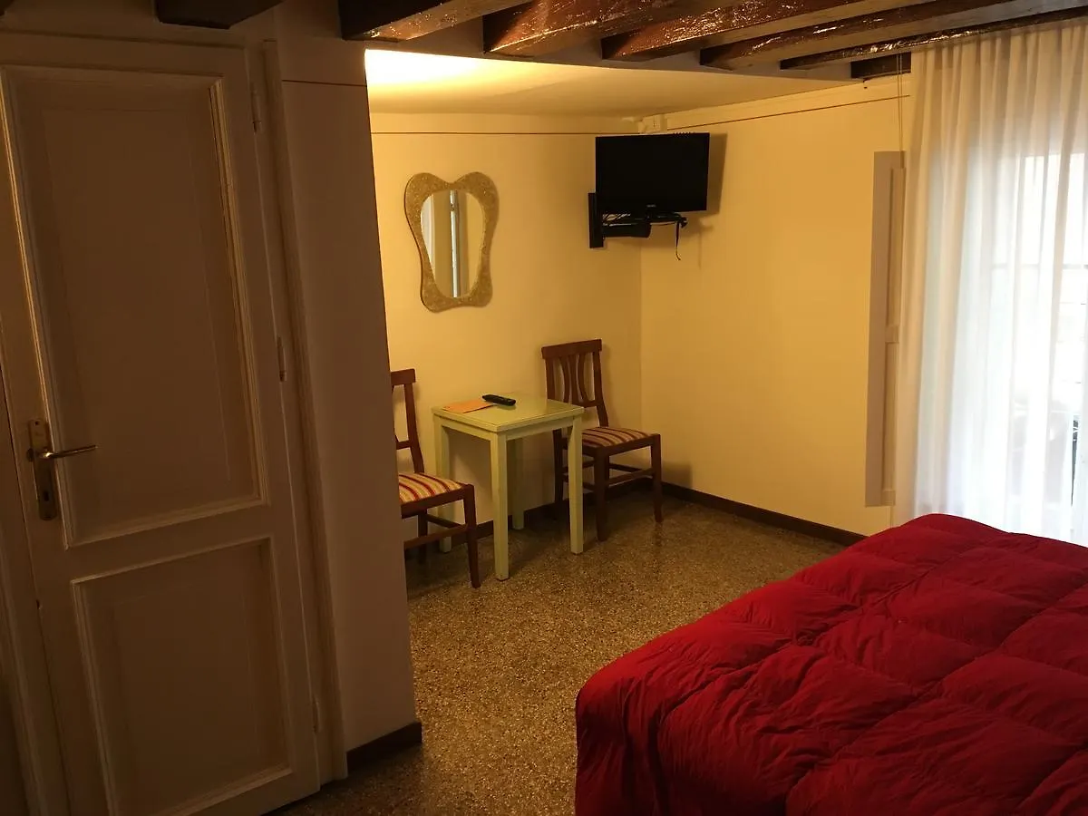 Maison d'hôtes Palazzo Lion Morosini - Check In Presso Locanda Ai Santi Apostoli Venise